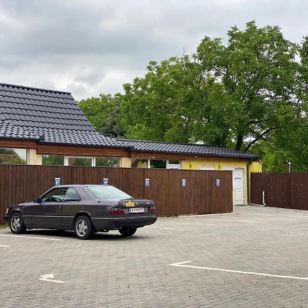 Blueline Motel Jászberény Zewnętrze zdjęcie