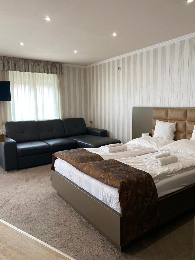 Blueline Motel Jászberény Zewnętrze zdjęcie