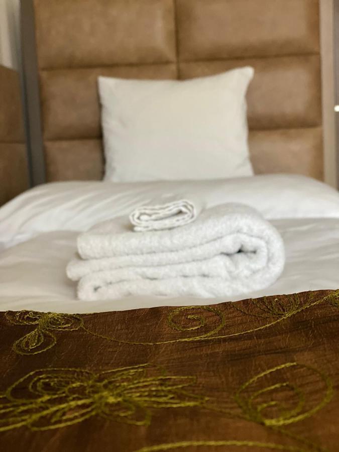 Blueline Motel Jászberény Zewnętrze zdjęcie