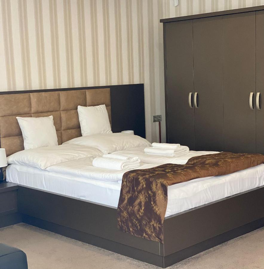 Blueline Motel Jászberény Zewnętrze zdjęcie