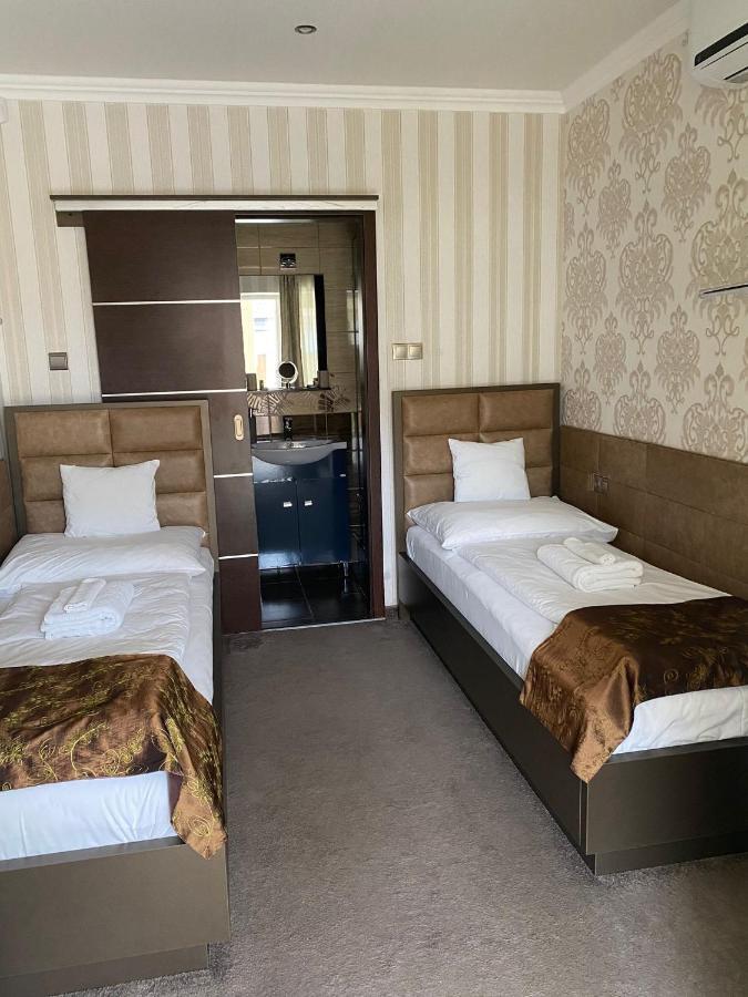Blueline Motel Jászberény Zewnętrze zdjęcie
