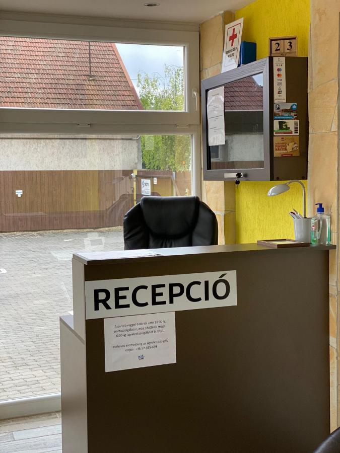 Blueline Motel Jászberény Zewnętrze zdjęcie