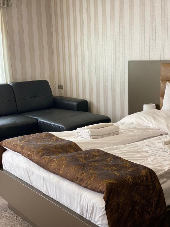 Blueline Motel Jászberény Zewnętrze zdjęcie