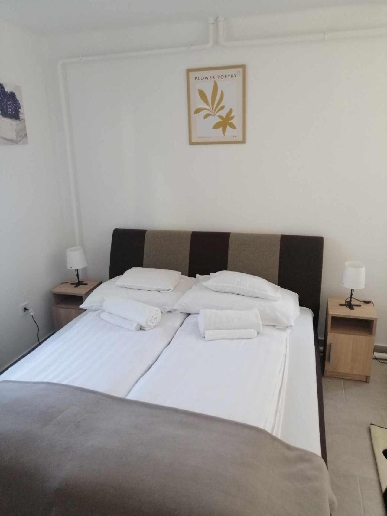 Blueline Motel Jászberény Zewnętrze zdjęcie